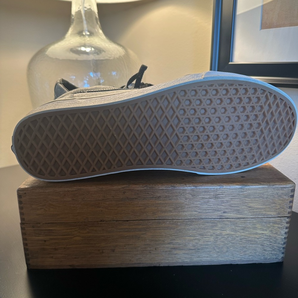 Vans Gray and Black Low-Top Sneakers - Picture 5 of 6